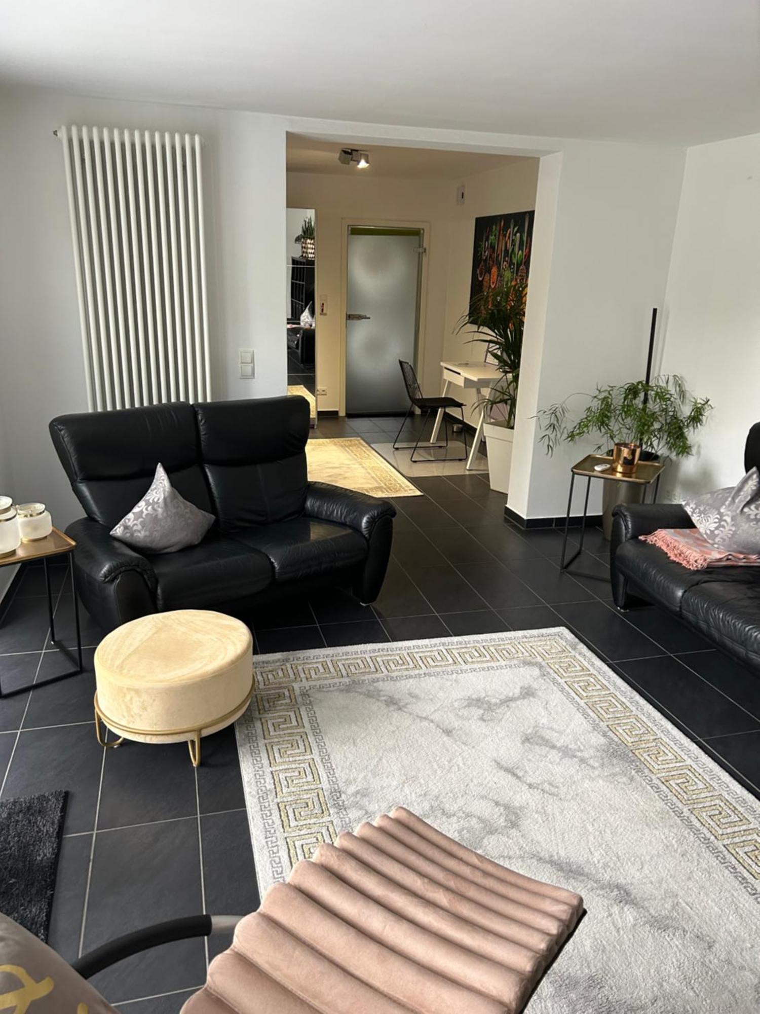 Schoene Mit Terasse Apartment *
